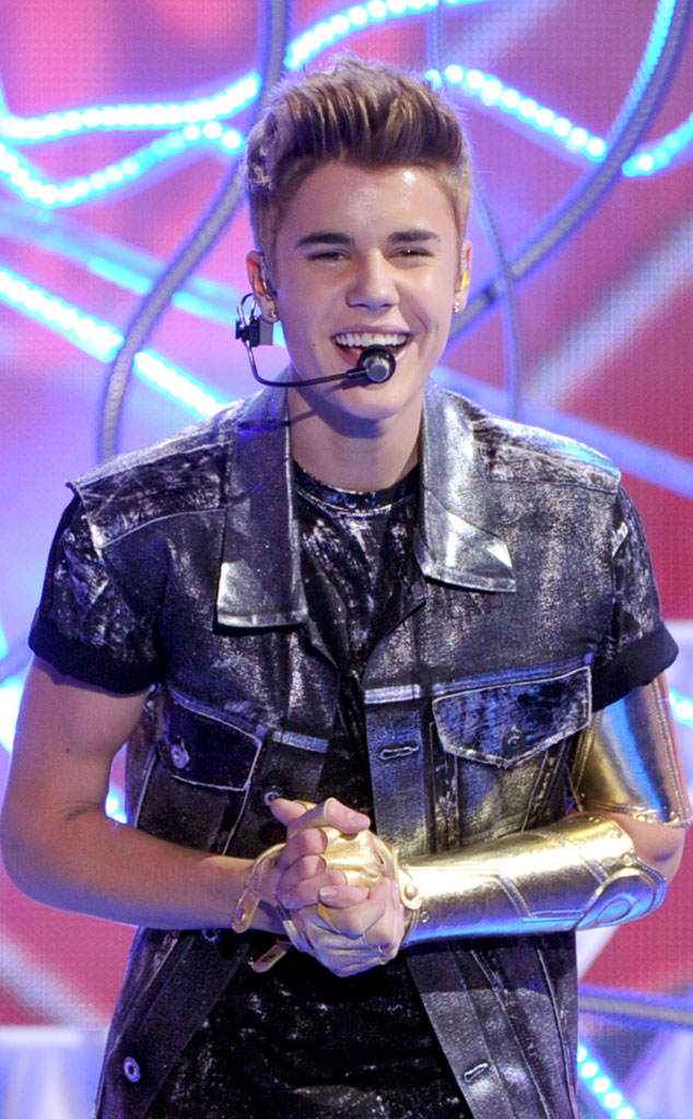 Justin Bieber Throws Up Onstage, Keeps Rockin' - E! Online - CA